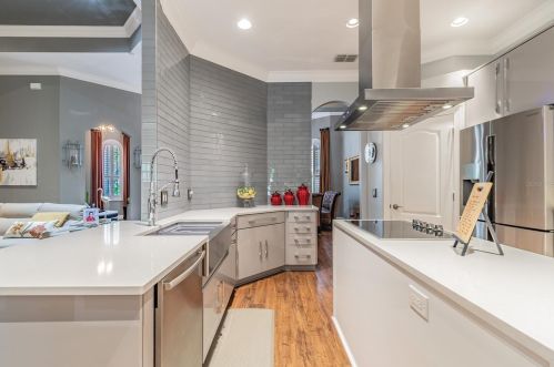 1827 Crooked Oak Ln, Lutz FL  33559-7407 exterior