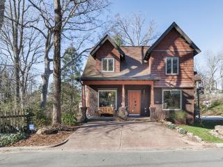 17 Westover Dr, Asheville, NC 28801-1633