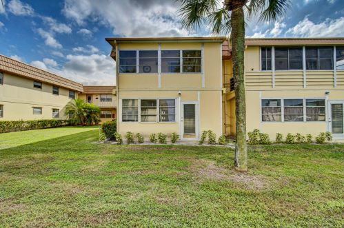 239 Saxony, Delray Beach FL  33446-1842 exterior