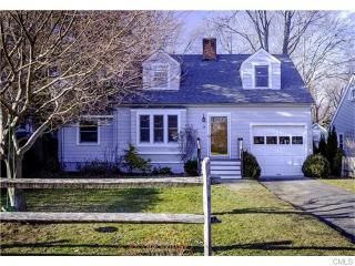 18 Elm St, Tokeneke CT  06820-4210 exterior