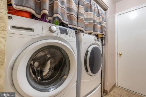 215 Grn Blade Dr, Dover DE  19904-2643 exterior