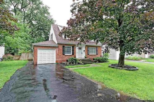 1218 Sumner Ave, Schenectady, NY 12309-5618