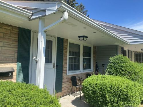 9 Jackson Dr, Milford, CT 06460-7110