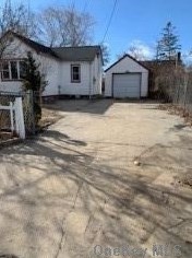 46 21st St, Wheatley Heights, NY 11798-2208