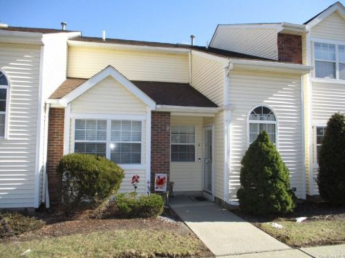 6 Brick Pond Rd, Middletown, NY 10940-4255