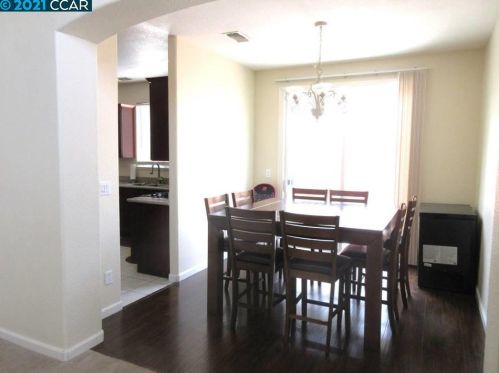 1337 Yosemite Cir, Oakley CA  94561-5205 exterior