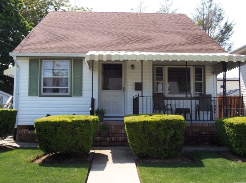 308 Maple Ave, Hempstead, NY 11553-1622