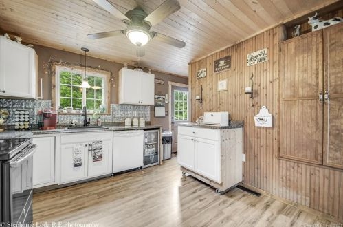 12 Reskin Dr, Wallingford CT  06492-4834 exterior