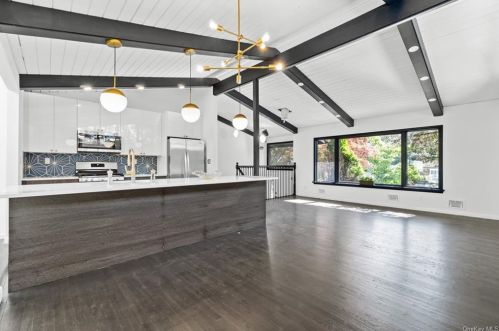 74 Greenwood Ln, White Plains NY  10607-1020 exterior