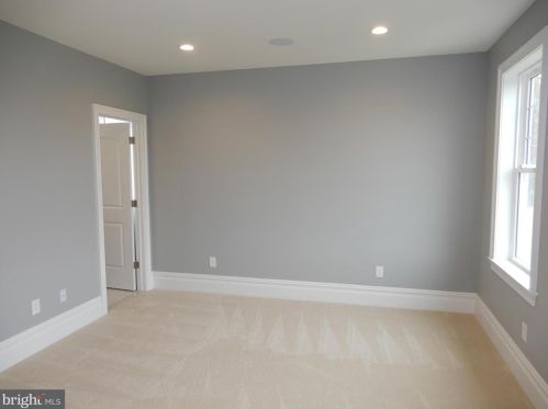 650 Holland Rd, Southampton PA 18966-1819 exterior