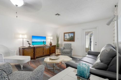 146 Harrison Rd, Naples, FL 34112-6019