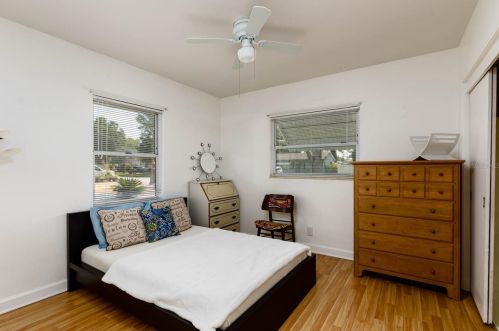5933 15th Ave, Saint Petersburg FL  33707-3305 exterior