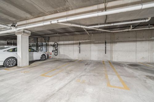 1619 Farwell Ave, Milwaukee WI 53202-1863 exterior