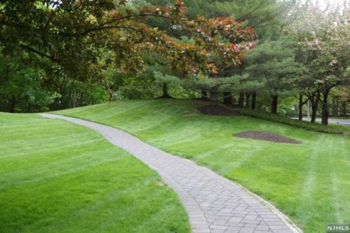 44 Hunters Run, Oakland NJ  07436-2344 exterior