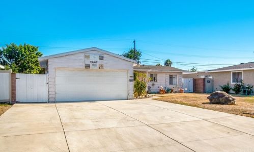 9662 Chanticleer Rd, Anaheim, CA 92804-5620