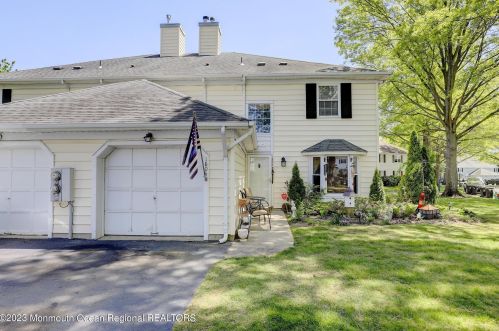 1804 Buckingham Cir, Middletown, NJ 07748-4209