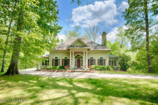 2001 Forest Pointe Ln, Louisville, KY 40245-4864