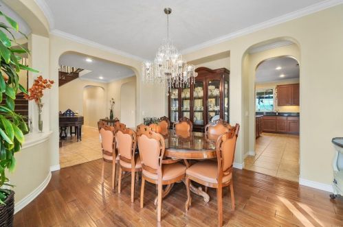 1050 Straightaway Ct, Oceanside CA  92057-1949 exterior