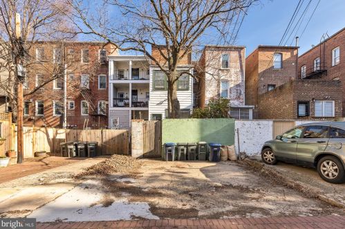 124 6 St, Washington DC 20002-2215 exterior