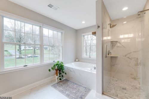 31 Castle Ct, Dover NJ  07869-2024 exterior