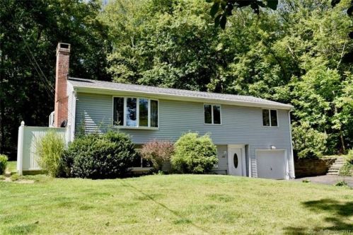 202 Main St, East Hampton CT  06447-1240 exterior