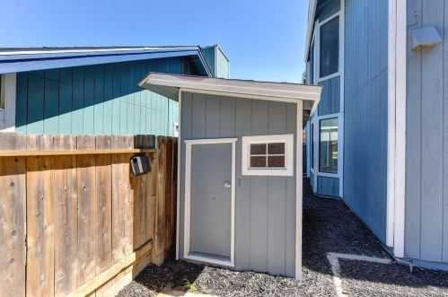 9262 Mapleview Way, Elk Grove CA  95758-5007 exterior