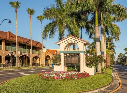 8313 Lightfoot Dr, Nokomis FL  34275-3211 exterior