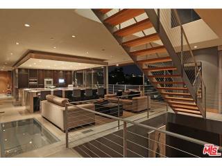 1654 Blue Jay Way, Los Angeles CA  90069-1216 exterior