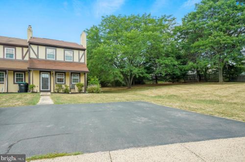 740 Sandra Ln, Norristown, PA 19403-3916