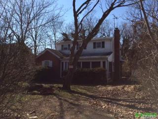 140 Oldfield Ave, Amityville, NY 11701-3128