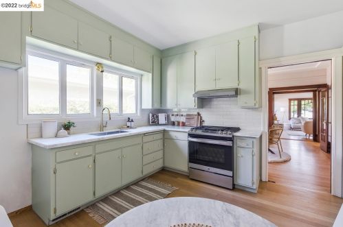 2718 Russell St, Berkeley CA 94705-2333 exterior