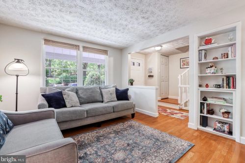 10902 Barton Hill Ct, Herndon VA  20191-5000 exterior