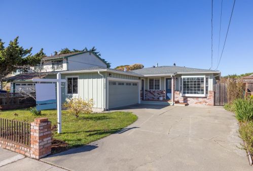 359 Grove St, Princeton By The Sea, CA 94019-2005