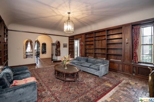 501 Vine St, Victoria TX exterior