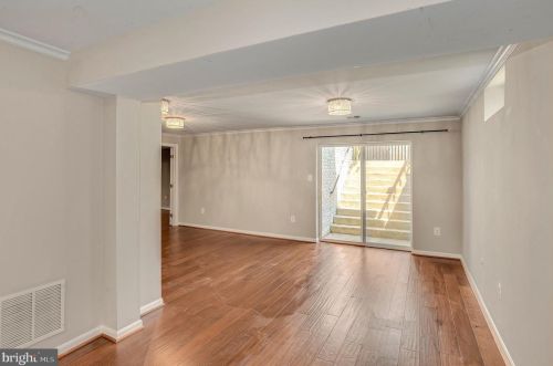 6733 Sutton Oaks Way, Gainesville VA  20155-1489 exterior