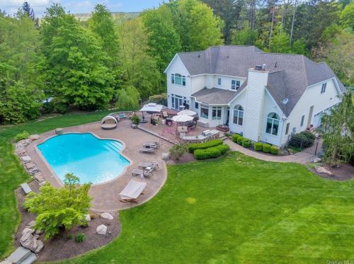 12 Senator Levy Dr, Airmont, NY 10901-3956