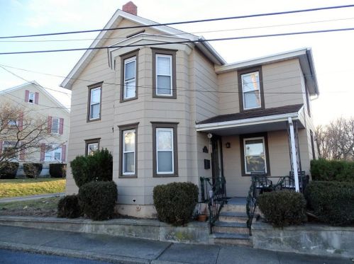 11 10th St, Catasauqua, PA 18032-1302