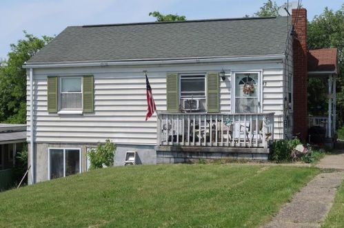 17 Virginia Dr, Mckeesport PA  15133-1005 exterior