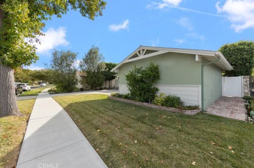 6880 10th St, Long Beach CA  90815-4930 exterior