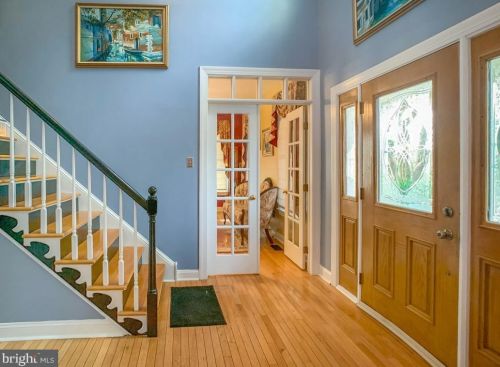 32 Sunrise Ct, Southampton PA 18966-1981 exterior