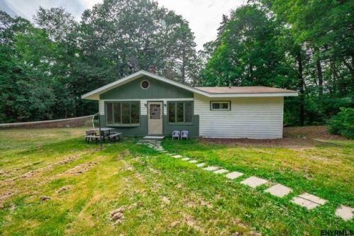 25 Bruce Dr, Schenectady, NY 12008-1001
