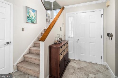 7 Hawthorne Ct, Trenton, NJ 08690-3356