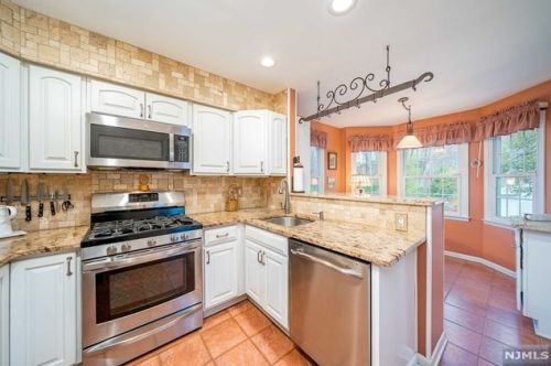 19 Kerri Ln, Lincoln Park NJ  07035-2113 exterior