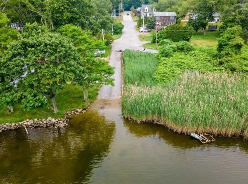 19 Pontiac Rd, South Kingstown RI  02882-1209 exterior