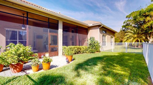 466 Dover Ct, Fort Pierce FL  34983-3414 exterior