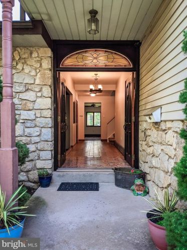 619 Davis Rd, Cheltenham PA  19012-1636 exterior