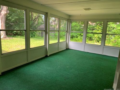 156 Green Manor Rd, Manchester CT  06042-3361 exterior