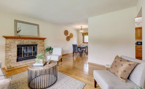 6004 Oriole Ln, Greendale, WI 53129-2552