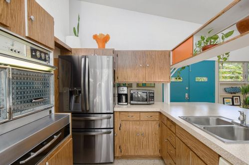 4610 Cypress Way, Saint Petersburg FL  33705-4526 exterior