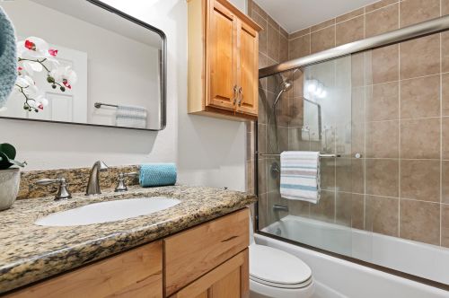 466 Crescent St, Oakland CA  94610-2662 exterior